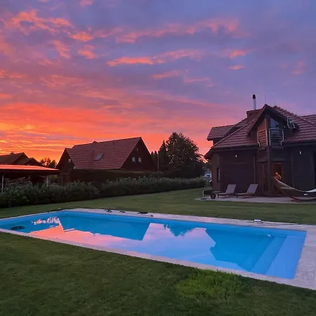 Z Basenem Holiday home